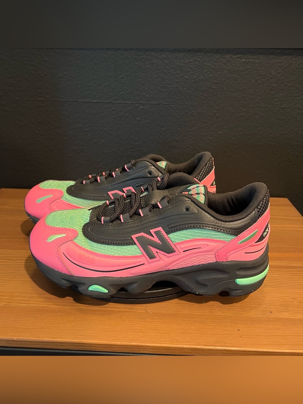 New Balance 1000 Watermelon Youth 6.5 Running Low Top Lace Up Sneakers (W 7.5)